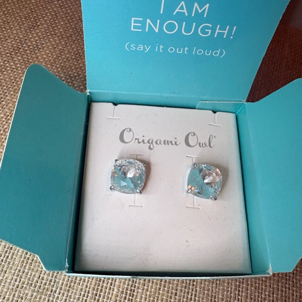 Origami Owl 💎 Clara studs